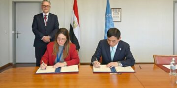 جانب من توقيع الاتفاقية