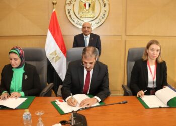 جانب من توقيع الاتفاقية