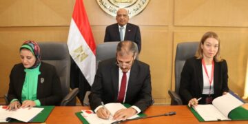 جانب من توقيع الاتفاقية