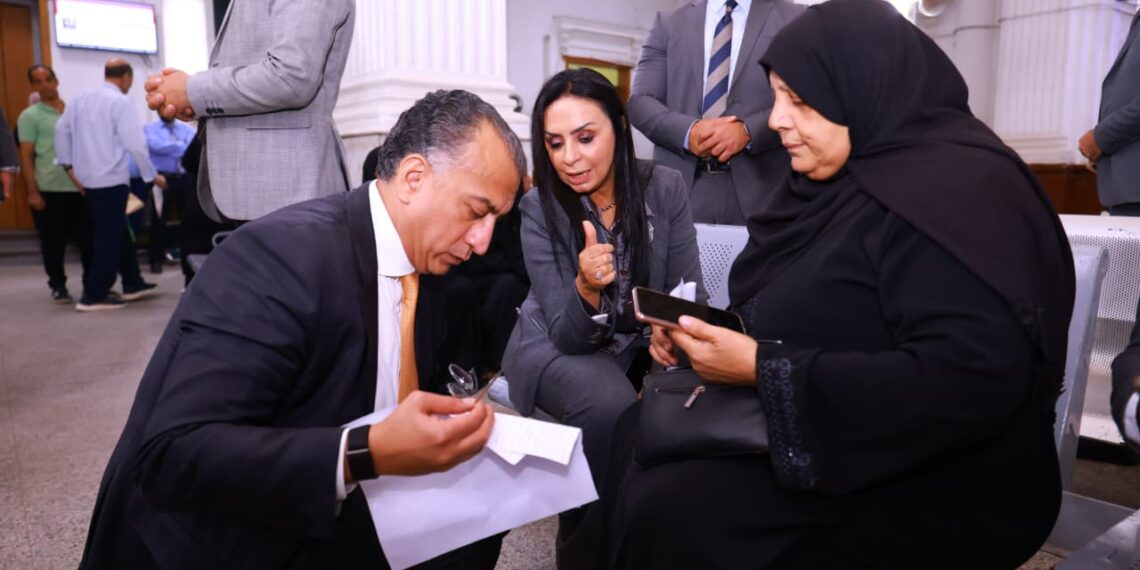 جانب من تفقد وزيرة التضامن الاجتماعي رئيس مجلس إدارة بنك ناصر