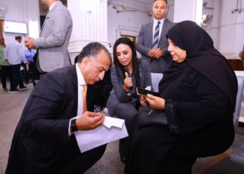 جانب من تفقد وزيرة التضامن الاجتماعي رئيس مجلس إدارة بنك ناصر