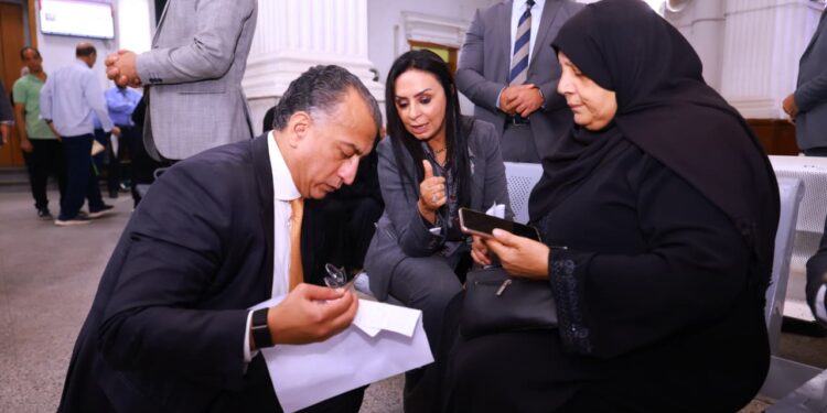 جانب من تفقد وزيرة التضامن الاجتماعي رئيس مجلس إدارة بنك ناصر