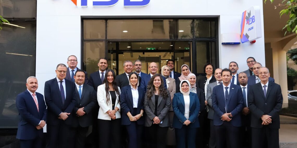 جانب من افتتاح الفروع بعد انتهاء أعمال التطوير