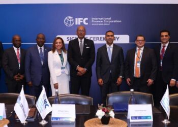 جانب من توقيع الاتفاقية