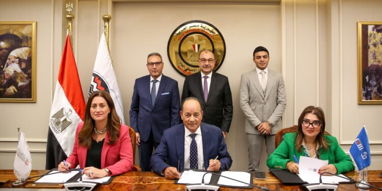 جانب من توقيع التحالف المصرفي