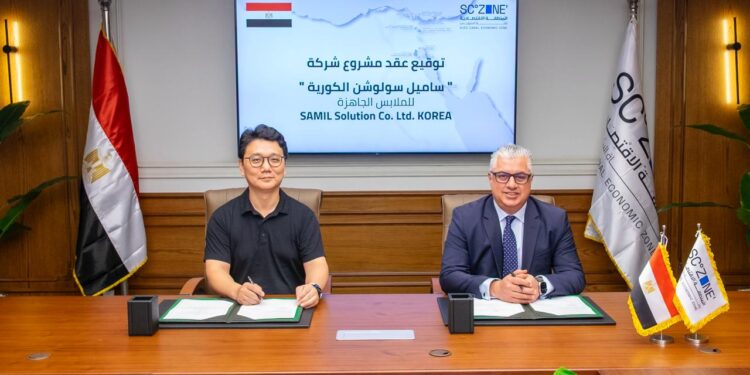 جانب من توقيع الاتفاقية