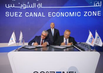 جانب من توقيع الاتفاقية