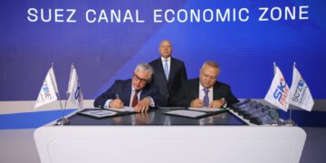 جانب من توقيع الاتفاقية