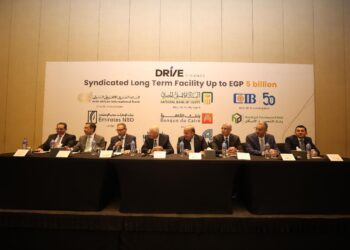 جانب من التوقيع