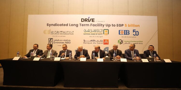 جانب من التوقيع