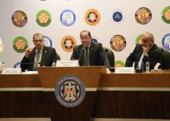 أحمد كجوك في حوار مفتوح مع خريجي مبادرات إعداد الكوادر البشرية