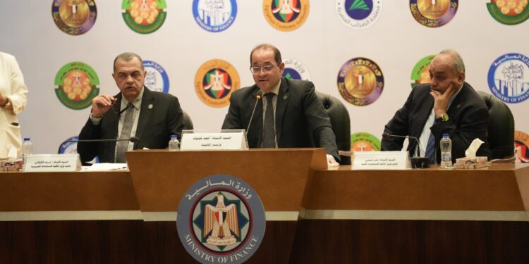 أحمد كجوك في حوار مفتوح مع خريجي مبادرات إعداد الكوادر البشرية