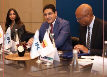 جانب من توقيع الشراكة