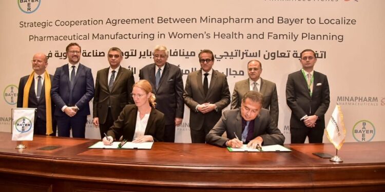 جانب من توقيع الاتفاقية