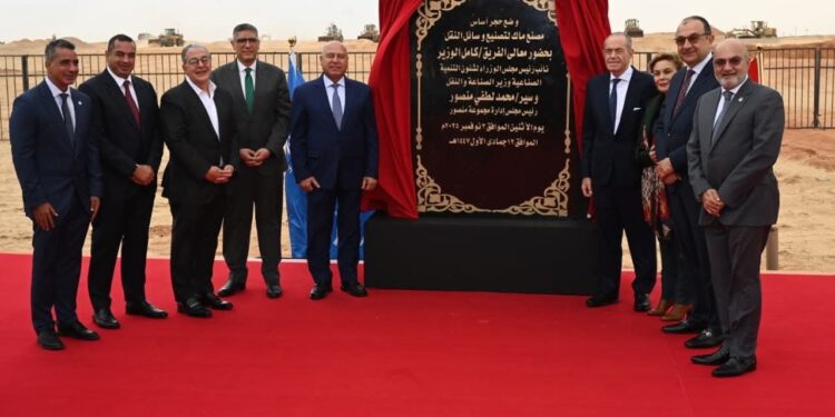 خلال مراسم حفل وضع حجر الأساس للمصنع