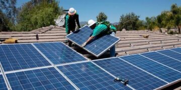 مصانع الألواح الشمسية