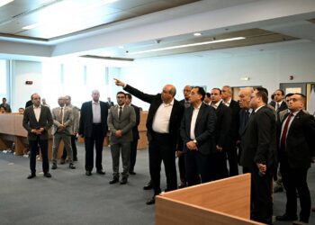 جانب من جولة مدبولي في مطار القاهرة