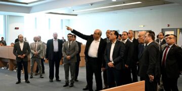 جانب من جولة مدبولي في مطار القاهرة