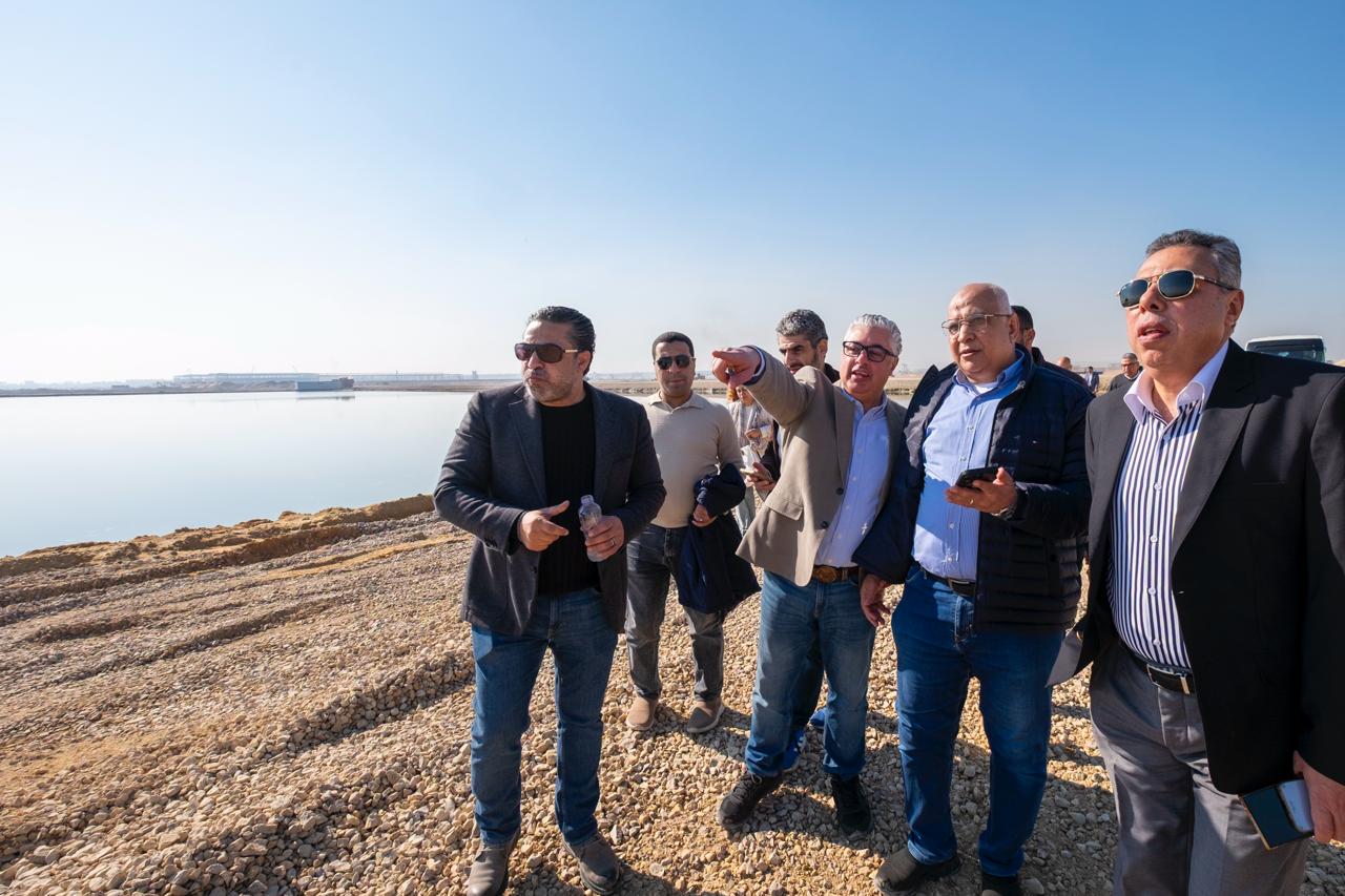 جانب من جولة رئيس اقتصادية قناة السويس