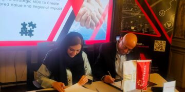 جانب من توقيع الشراكة