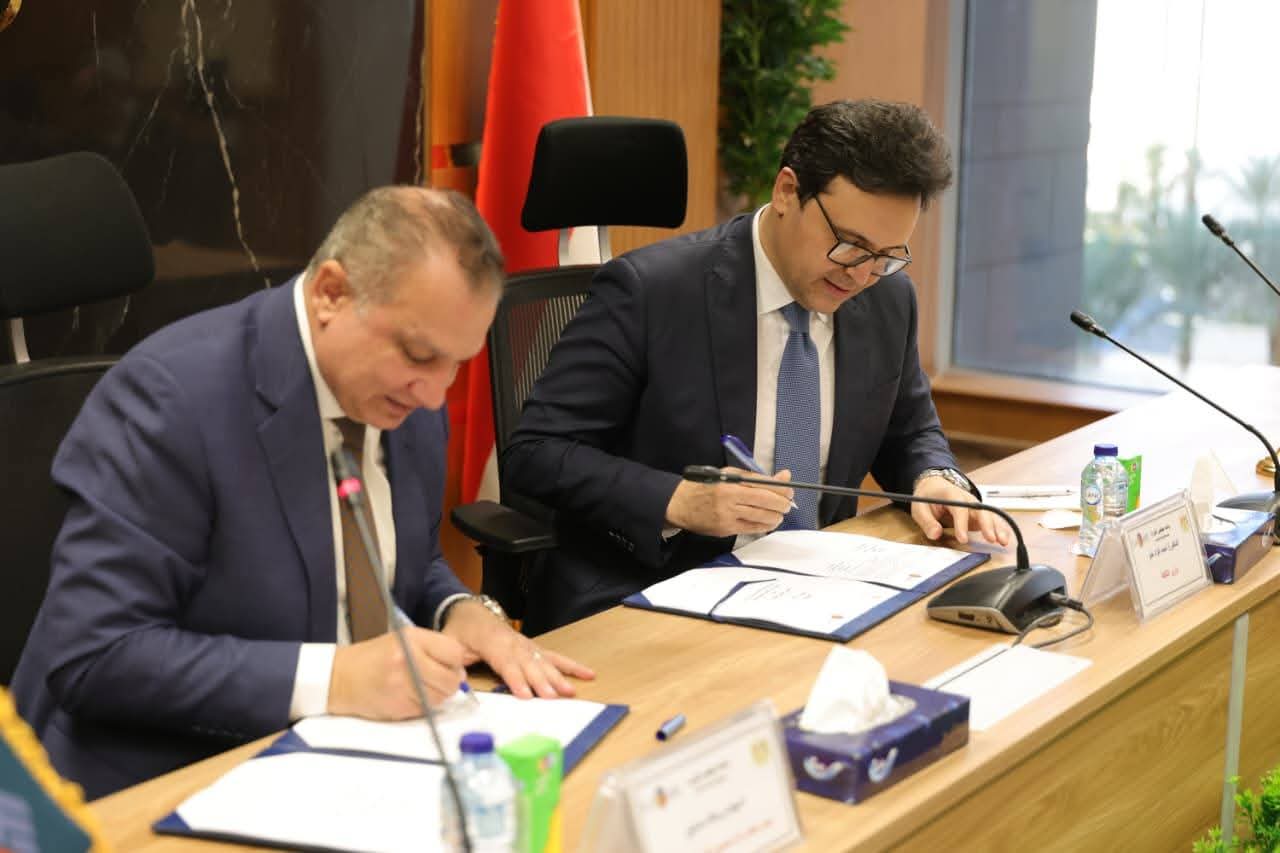 جانب من توقيع البروتوكول