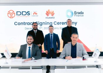 جانب من التوقيع