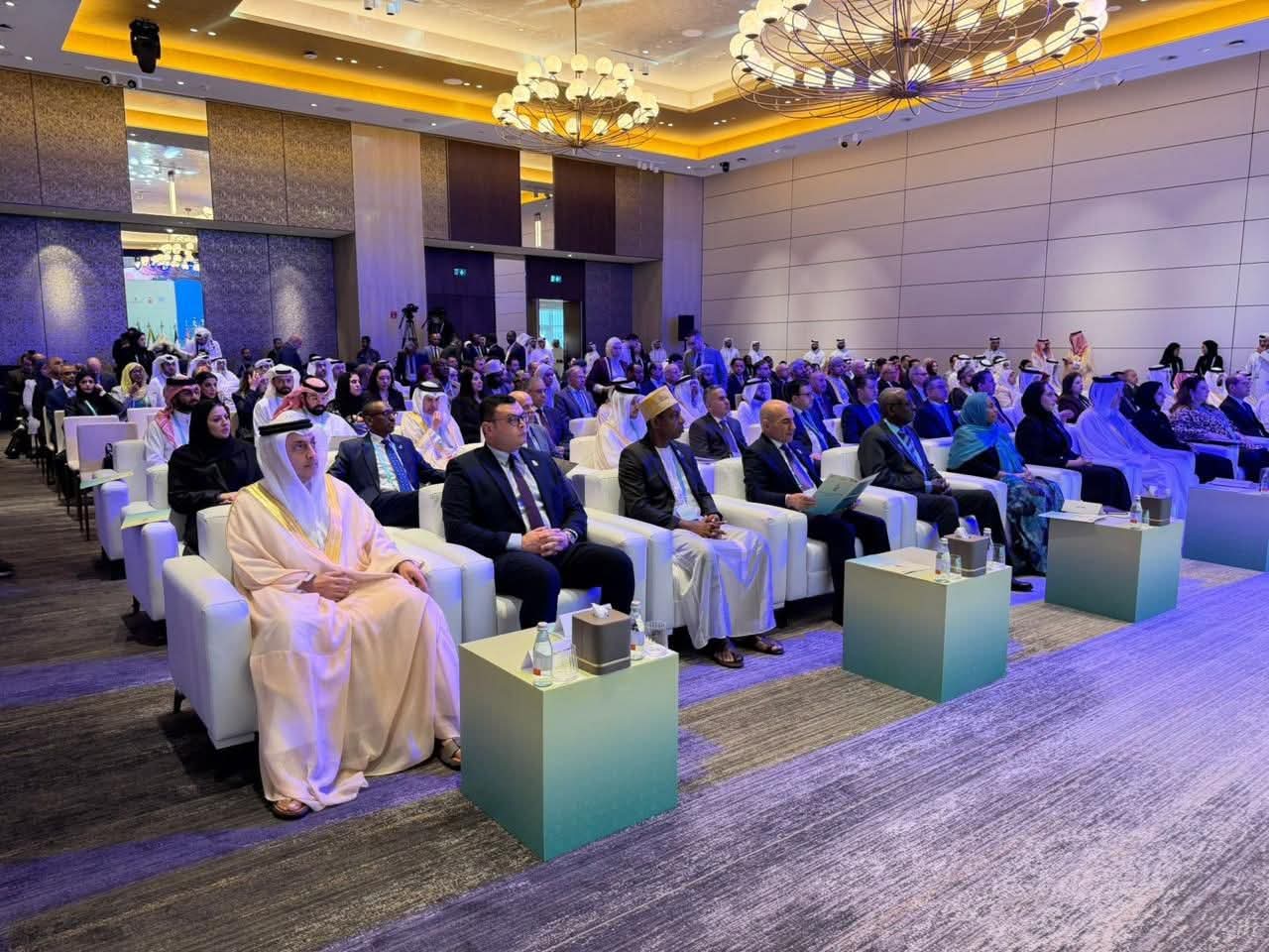 وزير الإسكان والمرافق والمجتمعات العمرانية