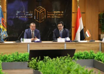 جانب من توقيع البروتوكول