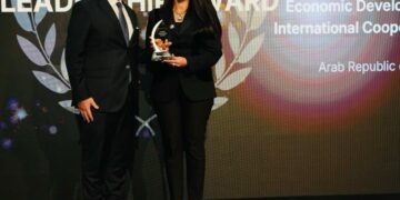 «المشاط» تتسلم جائزة «القيادة الدولية» خلال منتدى الدوحة 2025