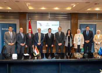 جانب من توقيع العقد