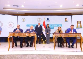 جانب من توقيع البروتوكول