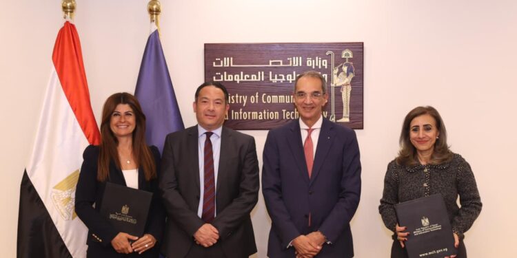 جانب من التوقيع