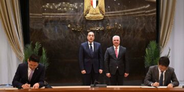 جانب من التوقيع