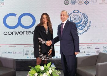 جانب من توقيع الشراكة