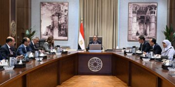 جانب من اجتماع رئيس الوزراء