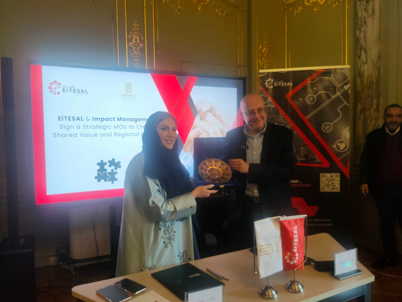 جانب من توقيع الشراكة