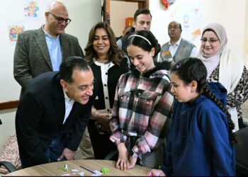 جانب من جولة مدبولي في مكتبة مصر