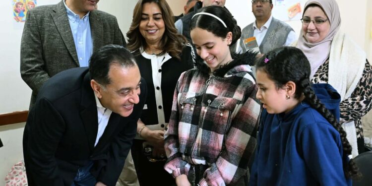 جانب من جولة مدبولي في مكتبة مصر