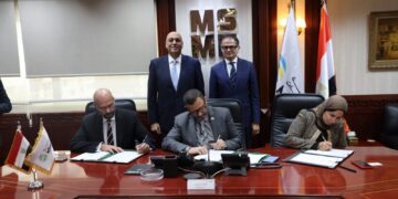 جانب من التوقيع