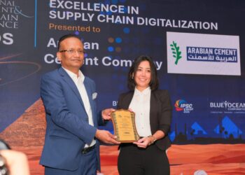 تكريم ريتش بيك والعربية للأسمنت