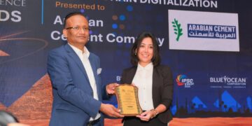 تكريم ريتش بيك والعربية للأسمنت