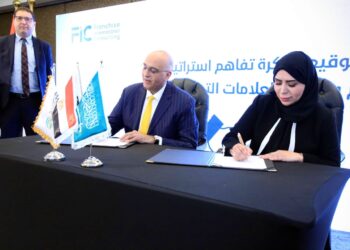 جانب من توقيع جهاز المشروعات