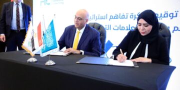 جانب من توقيع جهاز المشروعات