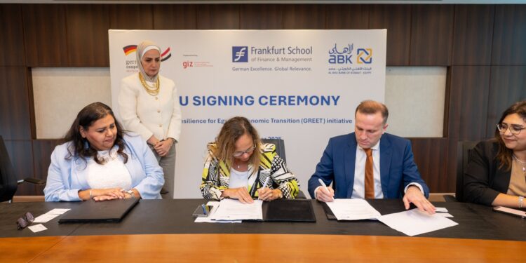 الأهلي الكويتي – مصر يوقع مذكرة تفاهم مع جامعة فرانكفورت لإطلاق منتجات مصرفية خضراء