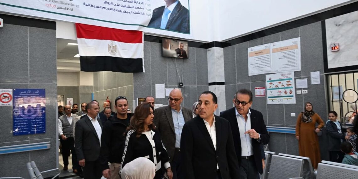 جانب من جولة مدبولي لمركز طب الأسرة بقرية طحانوب