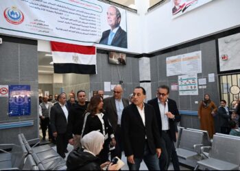 جانب من جولة مدبولي لمركز طب الأسرة بقرية طحانوب