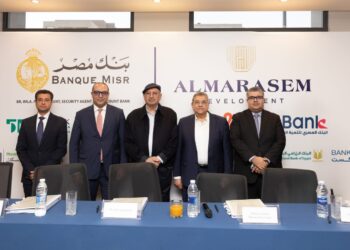 جانب من التوقيع