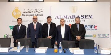 جانب من التوقيع