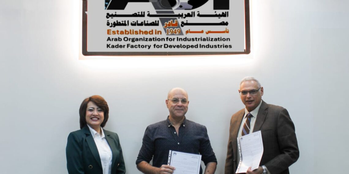 جانب من التوقيع