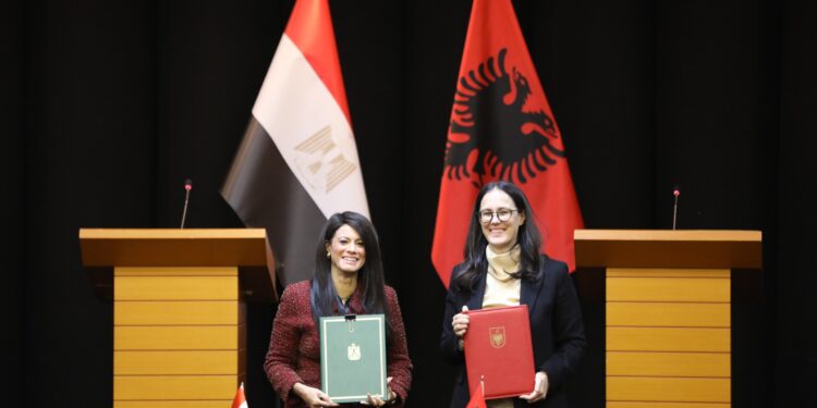 جانب من توقيع مذكرة التفاهم